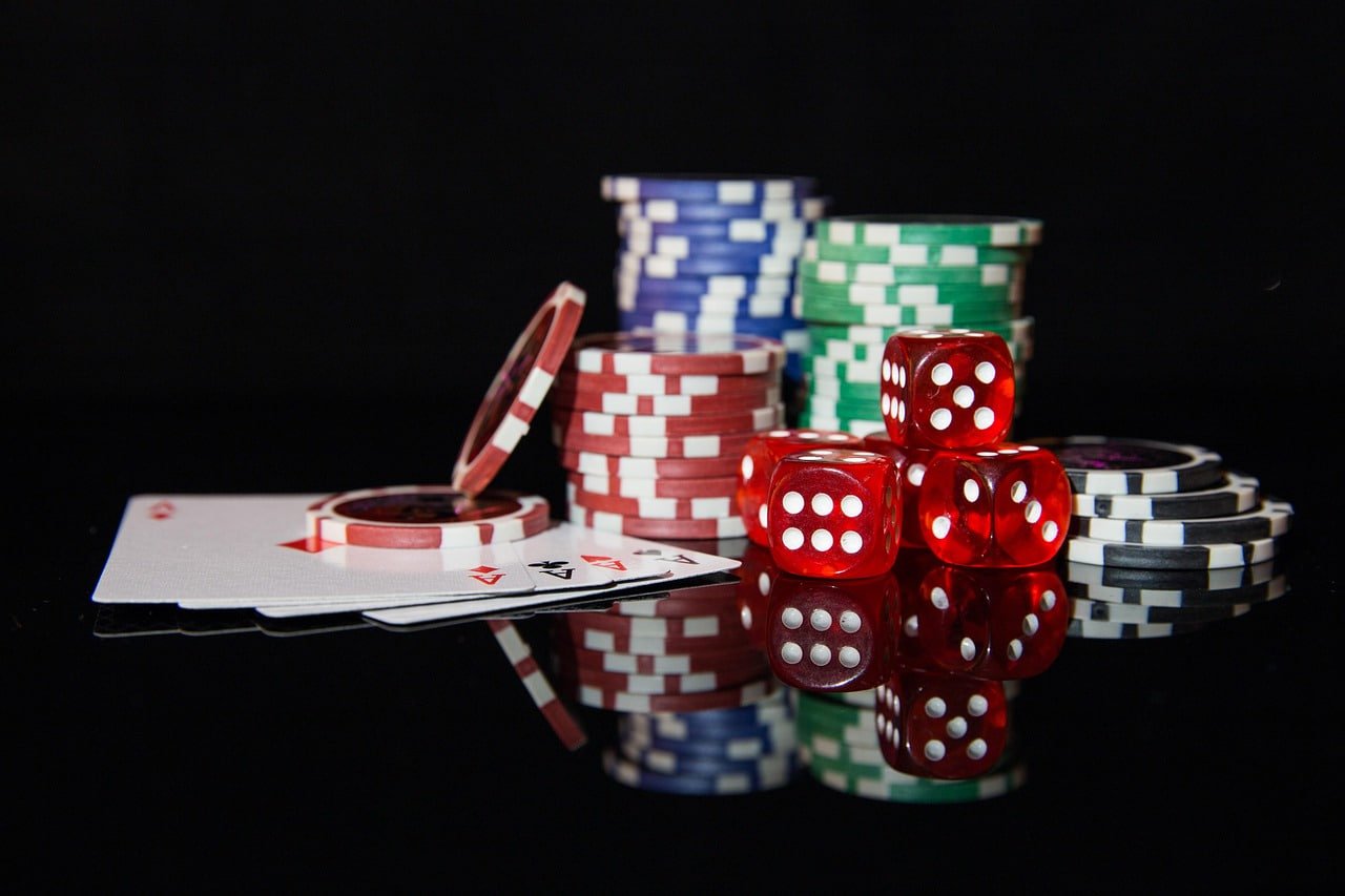 ak99999 Live Casino တွင် မြန်မာဒိုင်လာနှင့် Baccarat ကစားနေသောမြင်ကွင်း