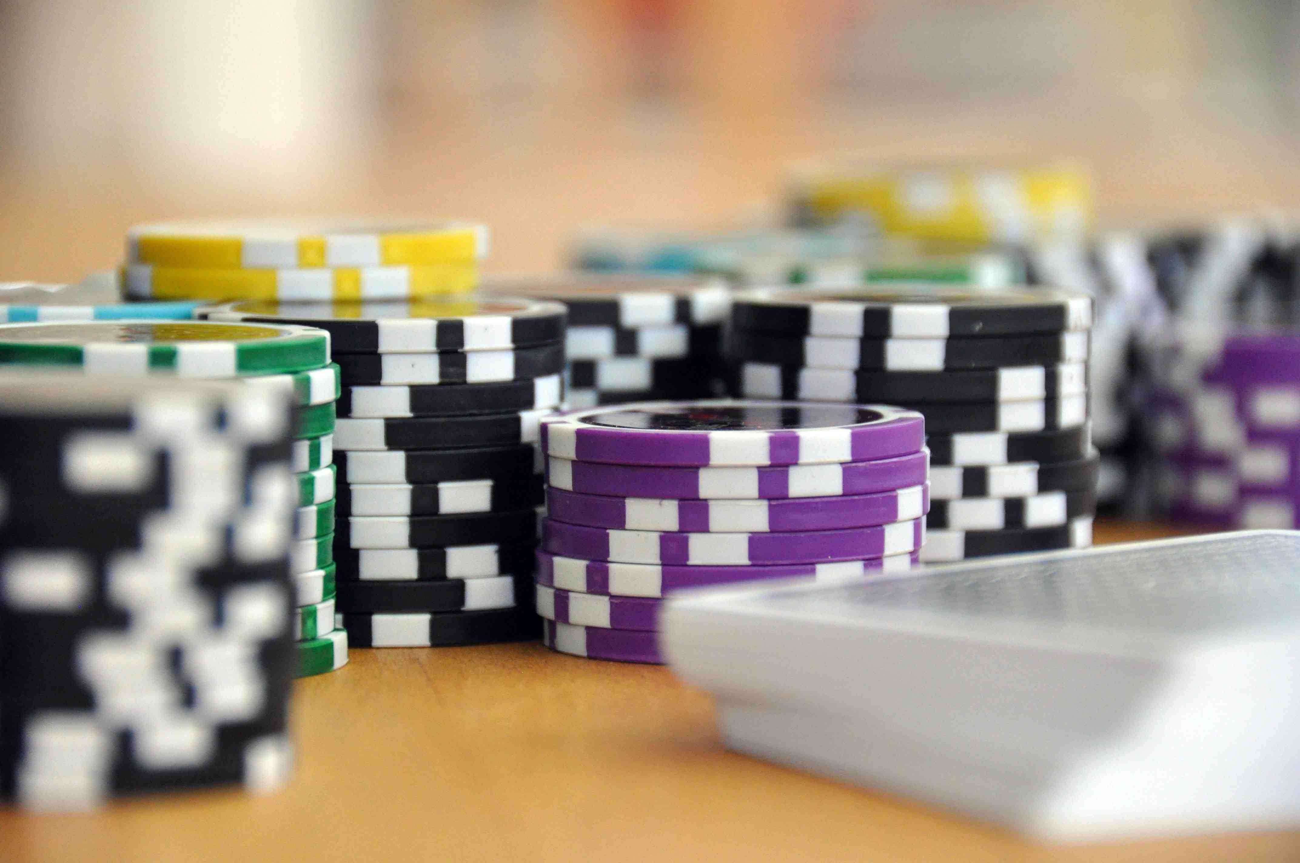 ak99999 mobile app မှတစ်ဆင့် live casino ကစားနေသောမြန်မာကစားသူ